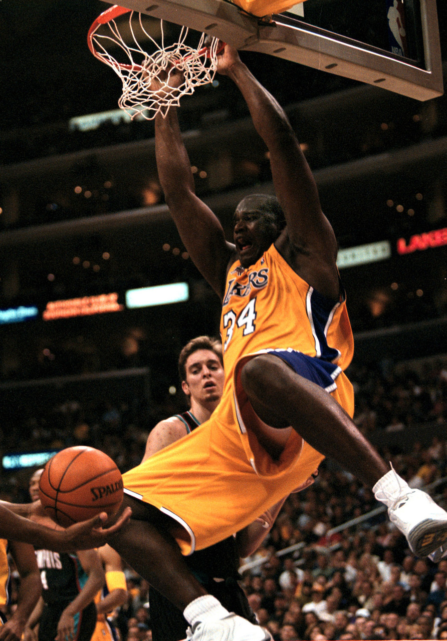 星空体育平台-杨毅点评：霍华德篮下技艺与奥尼尔存在全方位差距，脚步移动及传球能力皆逊色